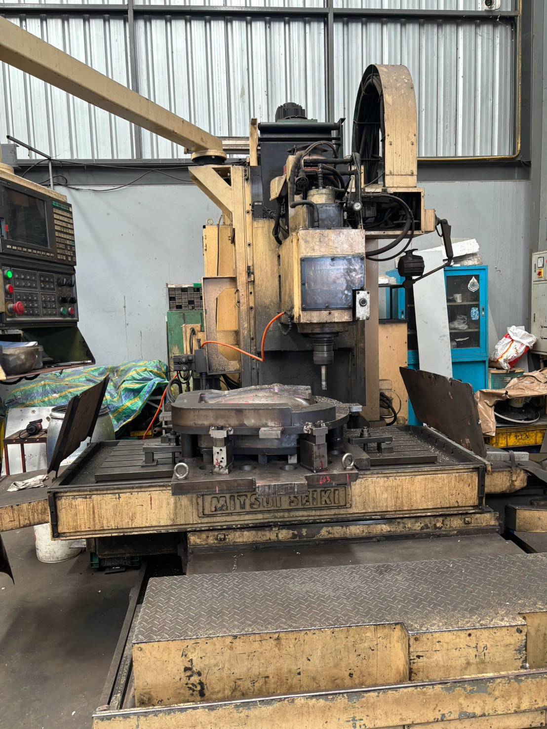 เครื่องกัด CNC ขนาดใหญ่ (CNC Machining Center)